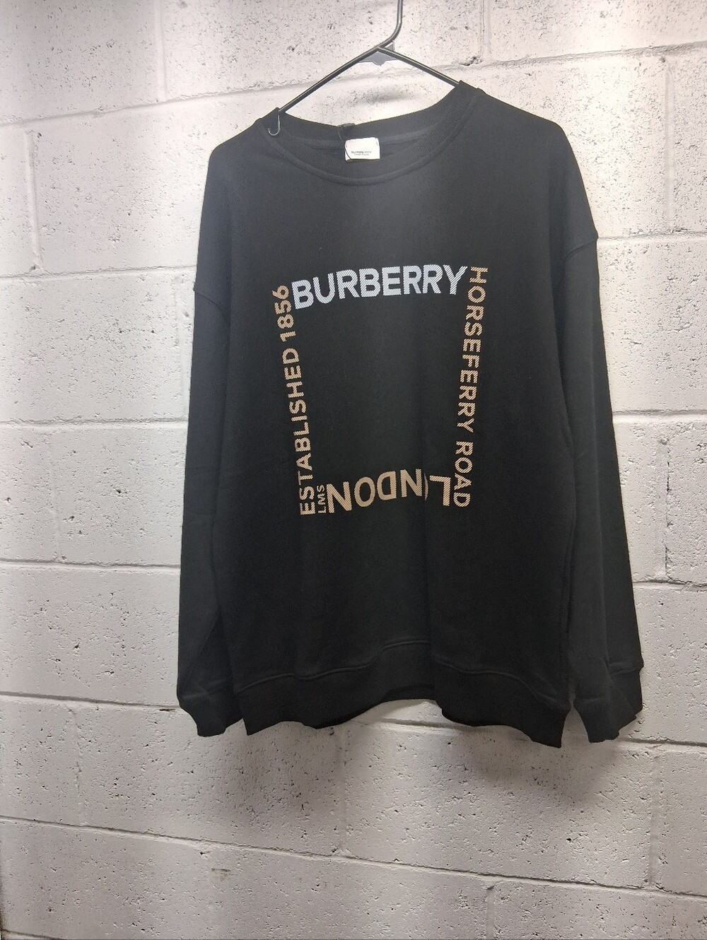 NWT Burberry Black Crewneck Sweatshirt with Beige Logo Block Unisex